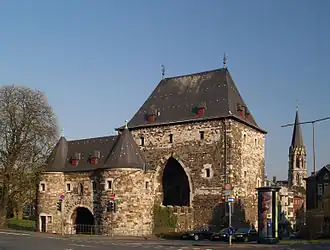 Понттор (северо-западный фасад и барбакан)