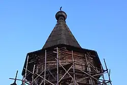 Замена венцов повала при реставрации Покровско-Власьевской церкви (1743 г.) в Лядинах, Каргопольский район Архангельской области