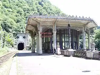 Павильон со стороны  железнодорожного пути