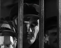 Кадр из фильма Дезертир: рабочий за решеткой