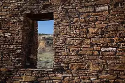 Окно в стене, Пуэбло дель Арройо