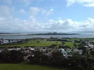 Вид на остров с горы Мангере