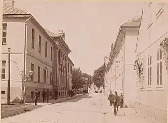 Дерпт, 1870-е гг. Улица Рюйтли, слева Дерптская губернская гимназия