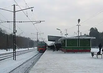 Платформа в ноябре 2004 года, перед заменой павильонов