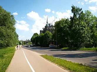 Вид вдоль улицы на дом № 31