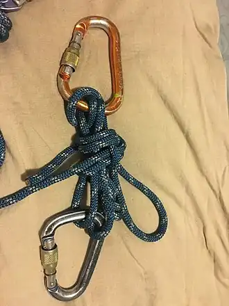 РадиумАльпинистский узел для спуска особо тяжёлых грузов, а также для создания «плавающего» закрепления системы страховки (или полиспаста) к станции