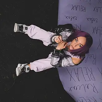 Обложка сингла Мари Краймбрери «Relax» (2022)