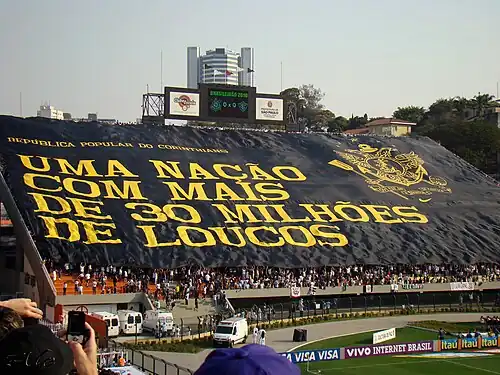 Логотип «Народной республики Коринтианс» по дизайну схож с гербом РоссииНадпись: «Нация с более чем 30 миллионами безумцев»