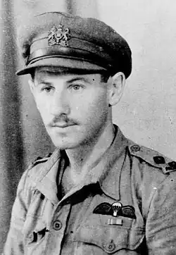 Реувен Дафни в форме лейтенанта Британской армии