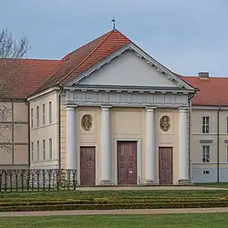 Концертный зал (часть дворцово-паркового ансамбля)