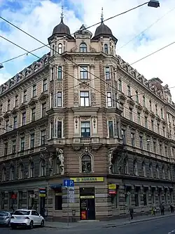 Дом № 2 (угол ул. Марияс)