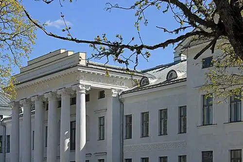 Господский дом на реставрации, весна 2019