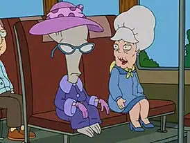 Роджер в образе старухи едет в автобусе с новой подругой