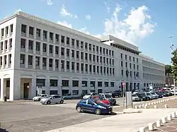 Одно из зданий министерства (департамент университетов и научных исследований) на площади Кеннеди.