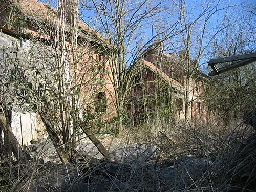 Старые бараки военного городка