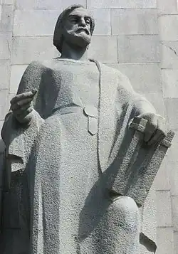 Памятник Торосу Рослину перед зданием Матенадарана (скульптор Аршам Шагинян)