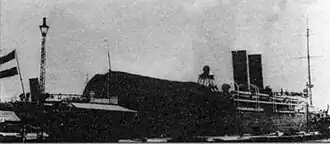 «Lahn», переоборудованный в воздухоплавательный крейсер, под германским коммерческим флагом.