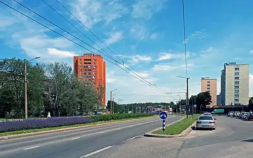 Бульвар в микрорайоне Мустамяэ,  дома (слева направо) 222, 209, 211