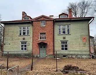 Жилой дом для младших служащих, ул. Сюста 9