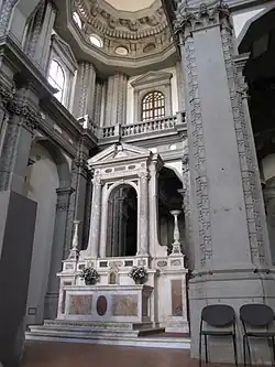 Алтарь капеллы мужского отделения. Архитектор Джамболонья (ныне находится в церкви Санто-Стефано-аль-Понте)