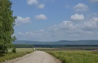 Вид на западный склон Бардымского хребта в районе п. Арасланово, горы Зюрян и Сламь