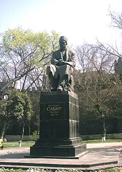 Памятник Сабиру в Баку
