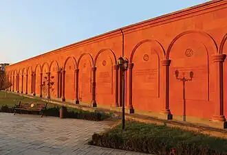 Стена церкви с 33-мя библейскими наставлениями