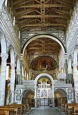 Интерьер главного нефа церкви