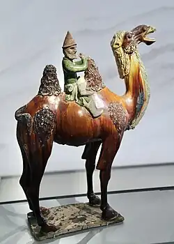 Согдийский наездник на верблюде, стиль сань-цай, династия Тан.