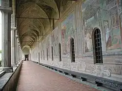 Галерея с фресками