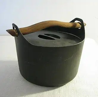 Чугунная утятница Тимо Сарпанева (1960)