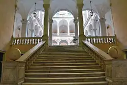 Главная лестница