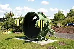 Обратный дисковый затвор с синхронизированными гидравлическими демпферами и рычаги с грузами