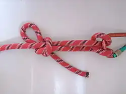 «рифовый» узел в альпинизме в качестве стопорного после узла «UIAA» до затягивания