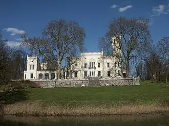 Фасад замка со стороны воды