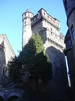 Башни в средневековом стиле