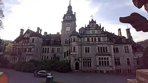 Вид замка со стороны внутреннего двора