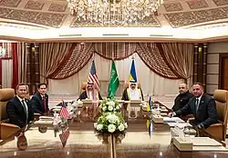 Госсекретарь Рубио с министром иностранных Дел Саудовской Аравии Фейсалом бен Фарханом Аль Саудом и министром иностранных дел Украины Андреем Сибихой.