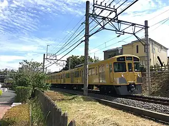 Поезд серии Seibu 2000 series