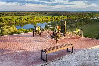 Могила Героя Советского Союза Чолпонбая Тулебердиева на берегу реки Дон