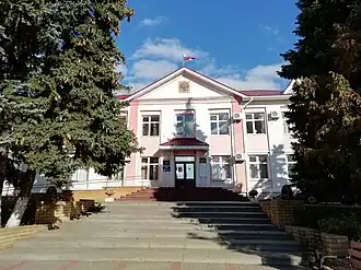 Здание городской администрации и думы