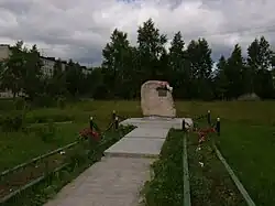 Памятный камень воинам