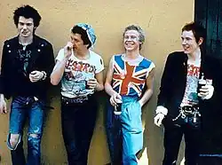 Sex Pistols во время турне по США (1978)
Слева направо: Сид Вишес, Стив Джонс, Пол Кук, Джон Лайдон.