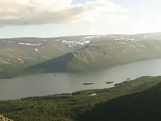Вид на Сейдозеро и долину ручья Чивруай с горы Куйвчорр