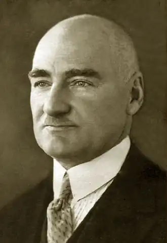 «Друзья, мы открываем Русский медицинский институт. Мы — русские и должны готовить хороших русских врачей, чтобы было кому лечить русских людей»Из выступления проф. В. А. Шаака передколлективом мединститута в оккупированномнемцами Красноводске в 1942 г.