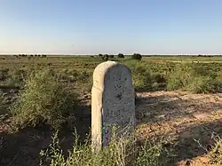 Фрагмент старого кладбища на бугре Шайтан-Тюбе к востоку от посёлка