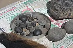 Шалаграмы на базаре Джомсом возле реки Гандки