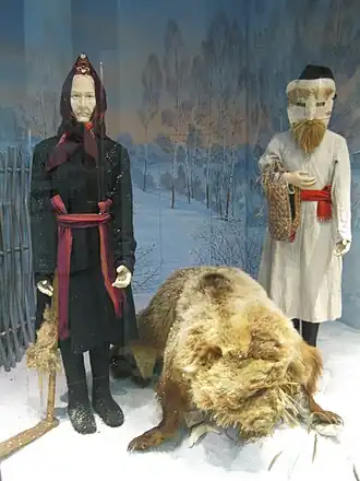 Ряженые: Васли Кугыза, Васли Кува и Маска. Экспозиция НМ РМЭ