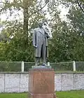 Памятник В. И. Ленину на территории музея-заповедника