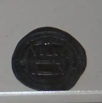 Серебряный дирхам Мухаммеда ибн Язида в Музее истории Азербайджана в Баку